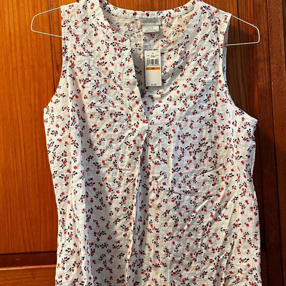 NWT VAN HEUSEN sleeveless women’s top
